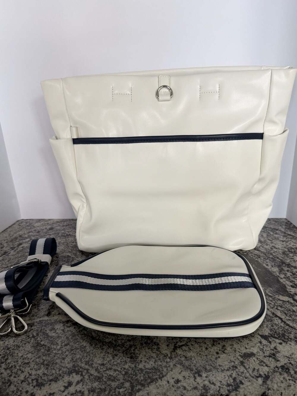 MetroTesco White Faux Leather pickleball Bag with Racket Pocket and Detachable S